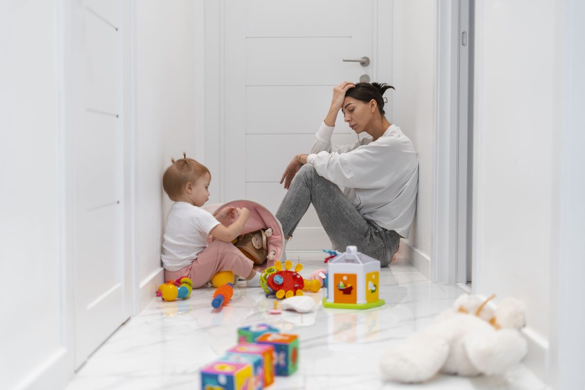 mother wondering when should I worry about developmental delays while observing child playing