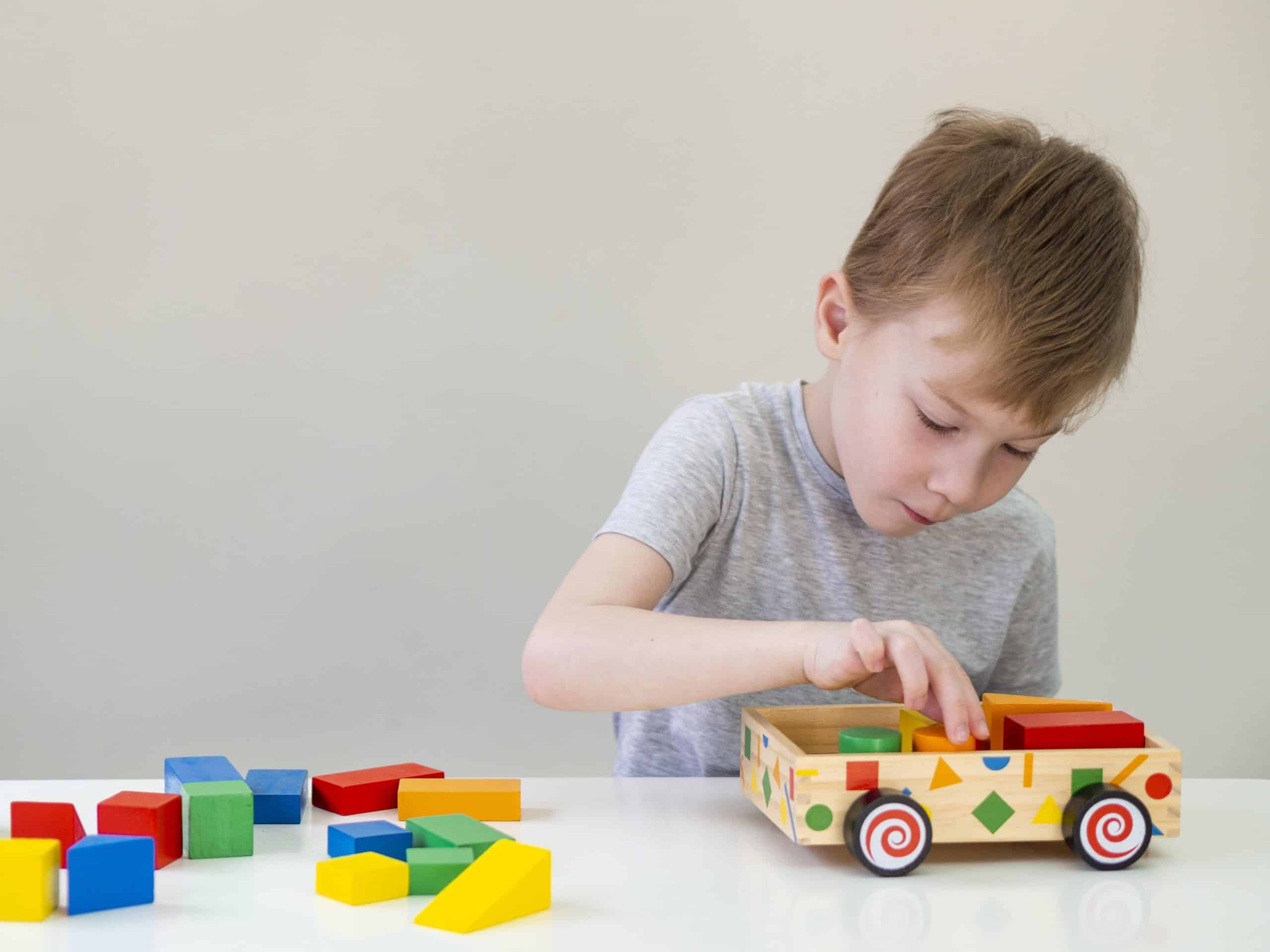 Educational Toys for Problem Solving: Helping Kids Think Better